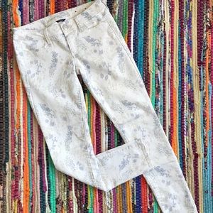 American Eagle Outfitters ~ White abstract print jegging